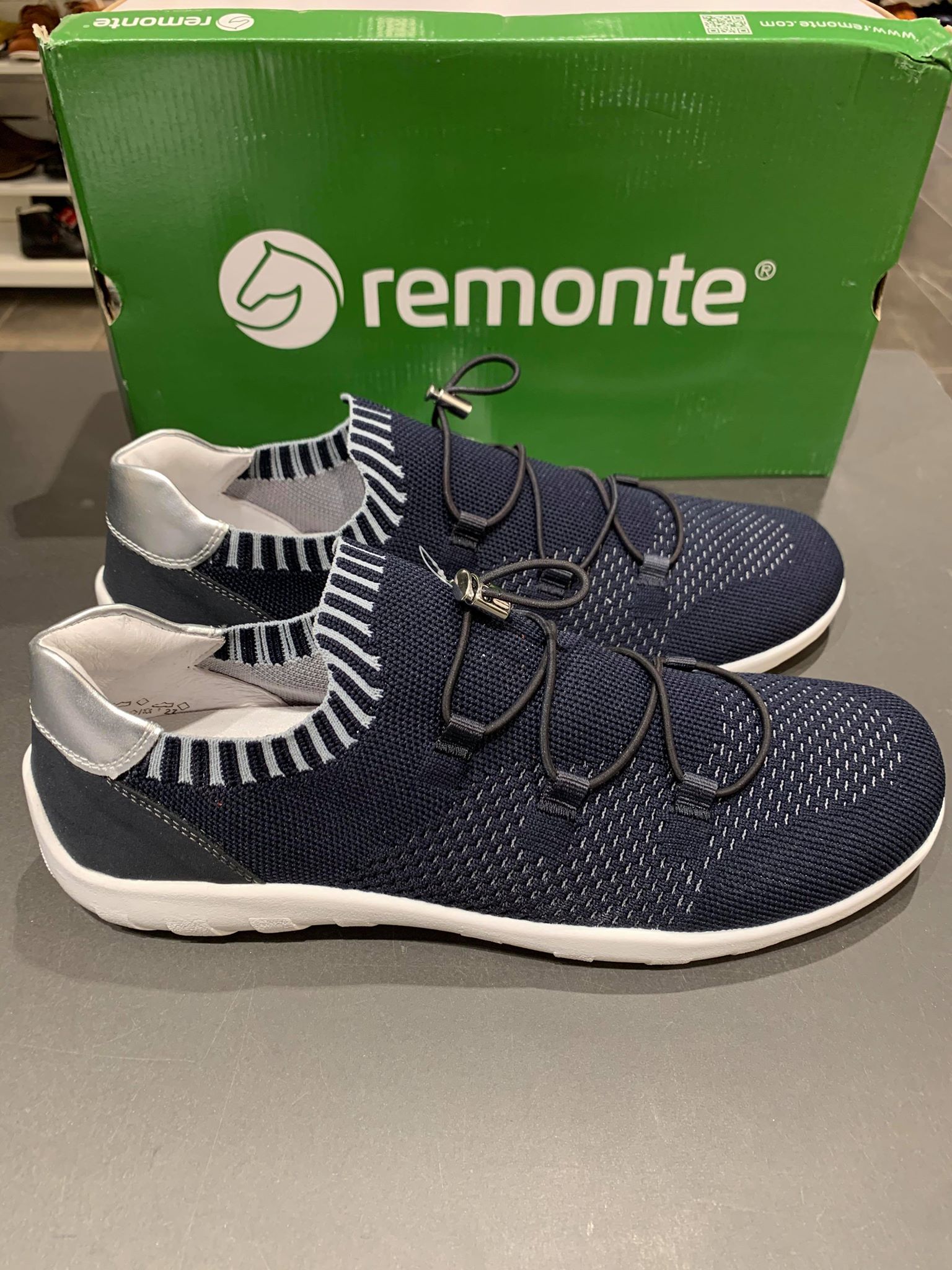 Remonte Sneakers i Blå med Elastiksnøre - Komfort og Stil