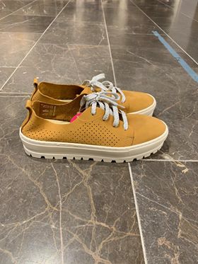 Kraftige gule sko med snøre fra Relaxshoe - Stil og komfort!