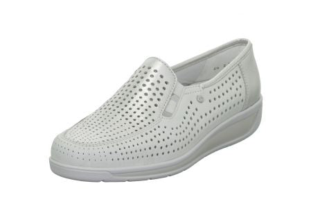 Behagelige hyttesko i perlemor hvid fra Ara