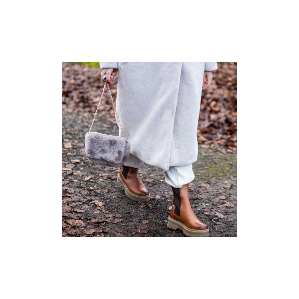 Elegant cognacfarvet støvle med plateausål fra Copenhagen Shoes