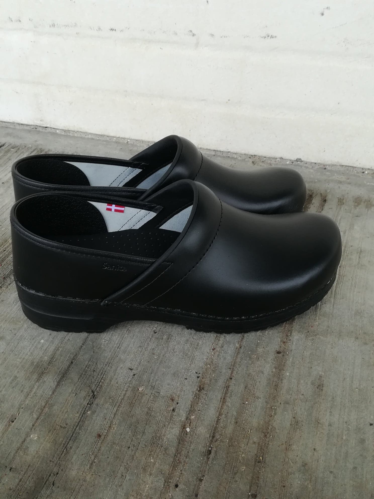 Sanita Herre Træsko med Hælkappe - Komfort og Stil i Sort