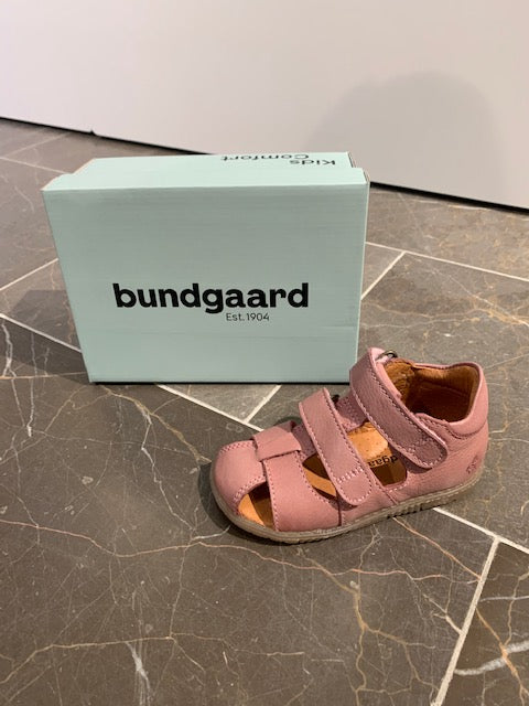 Klassisk rosa børnesandal fra Bundgaard til sommerleg!